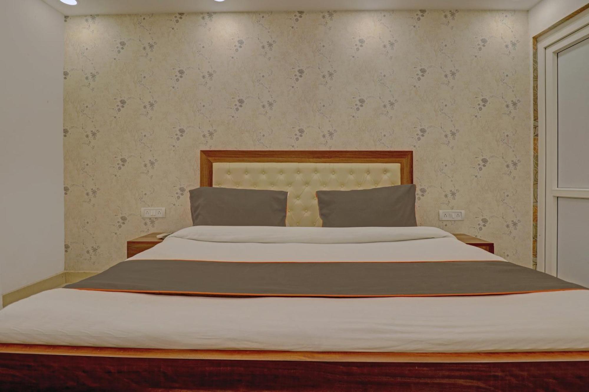 Hotel Collection O Spot Light Near Tughlakabad Station Metro Station Indraprastha Esterno foto