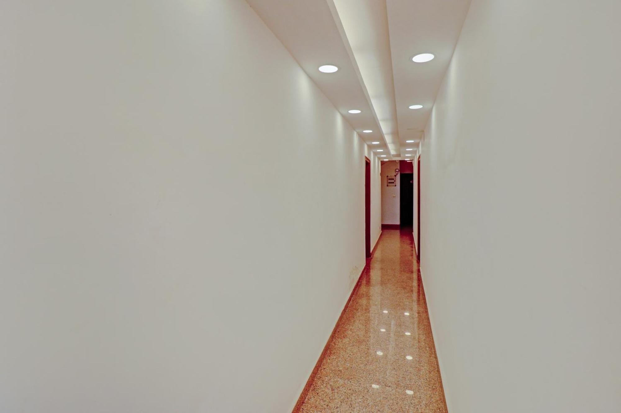 Hotel Collection O Spot Light Near Tughlakabad Station Metro Station Indraprastha Esterno foto